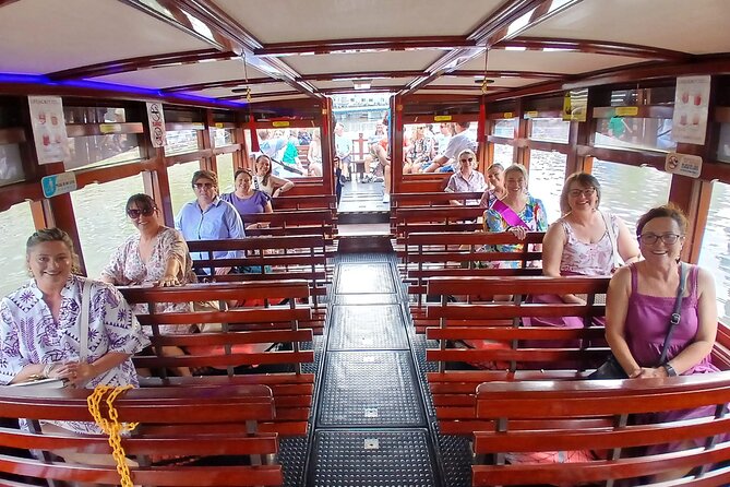 Singapore Guided Night Tour with 2 Light Shows & River Cruise - Marina Bay Sands Spectra: big lights, heavy crowds