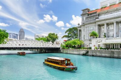 Singapore River Cruise, Night Garden Rhapsody & Spectra by CYT - Merlion Park before the lights kick in