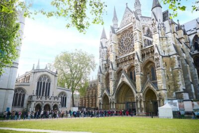 Skip the Line Tower of London & Westminster Tour and River Cruise - Buckingham Palace views and the Guard moment: Plan for weather and timing