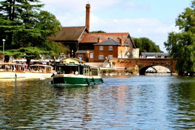 Stratford-upon-Avon: River Cruise and City Audio Tour - The River Avon Cruise Experience: A Comfortable 30 Minutes on the Water