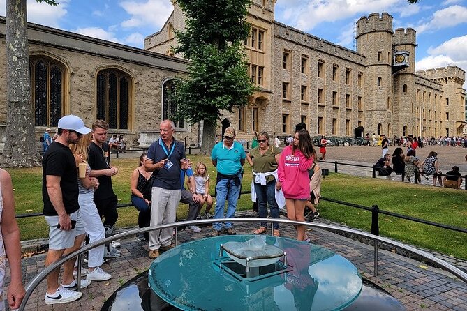 Tower of London: Guided Tour with Thames River Cruise - Stop 2: Tower of London with White Tower and prison stories (about 1.5 hours)