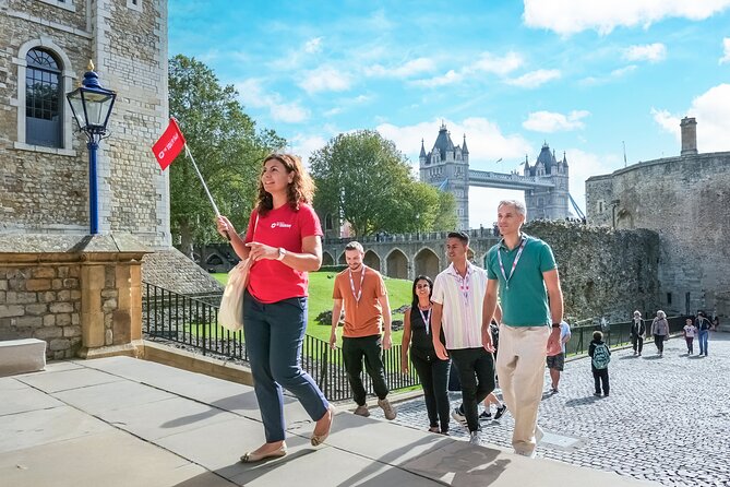 Tower of London: Guided Tour with Thames River Cruise - Stop 1: Crown Jewels in the Jewel House (about 30 minutes)