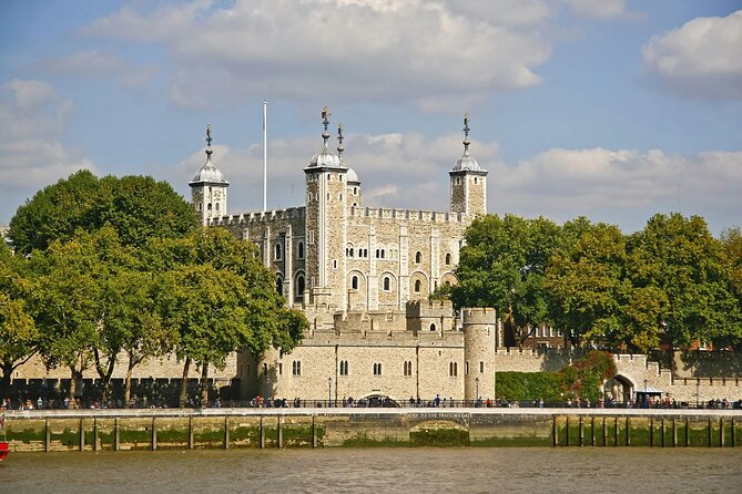 Tower of London Tickets with Thames River Cruise Ride - Bloody Tower and White Tower: what you’ll likely notice as you move