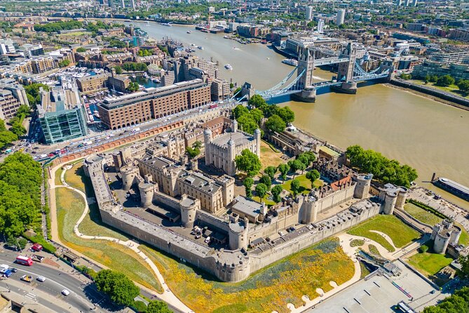 Tower of London Tickets with Thames River Cruise Ride - Crown Jewels and the Ravens: the fast way to grasp the Tower’s appeal