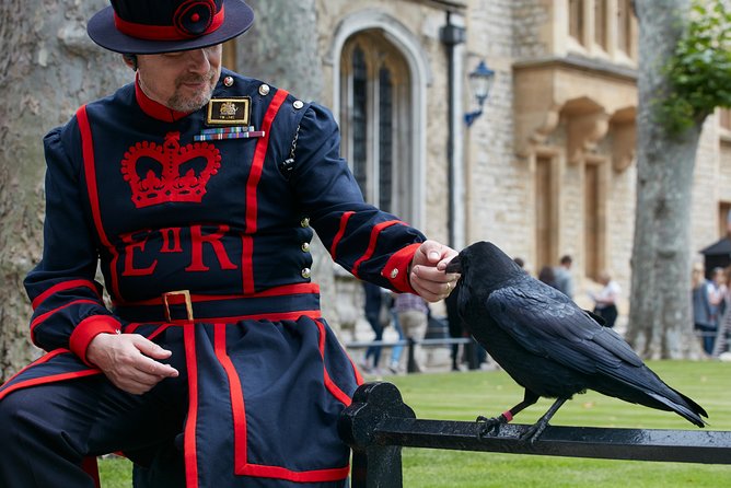Tower of London with London Hop-On Hop-Off Tour and River Cruise - Audio guides, languages, and free Wi-Fi: small extras that matter