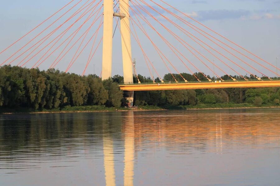 Warsaw: Vistula River Cruise with Your Music & City Views - Bridges, Boulevards, and the City’s Rebuild Story
