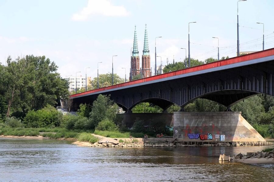 Warsaw: Vistula River Cruise with Your Music & City Views - Food, Drinks, and Comfort: What to Bring for an Easy Ride
