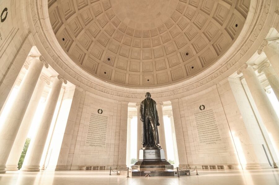Washington DC: River Cruise & DC City Tour + Entry Ticket - Meeting at the National Archives and getting your bearings fast