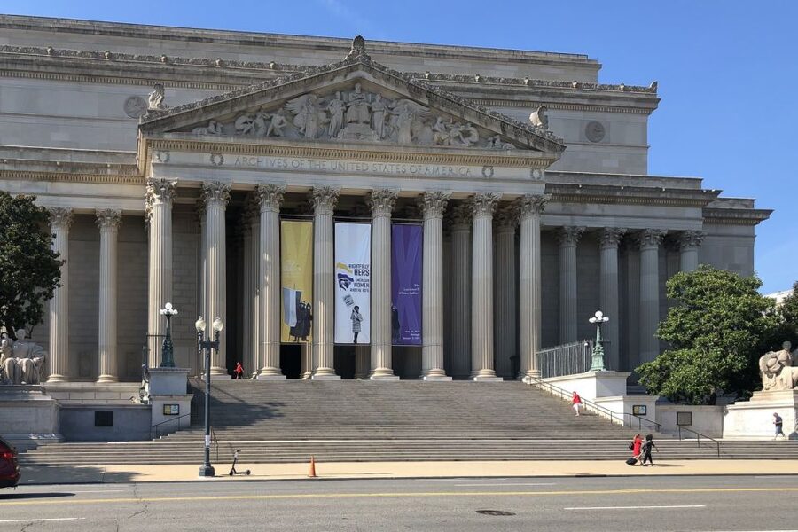 Washington DC: Sightseeing Tour with Potomac River Cruise - White House area stops: photos plus president-focused stories