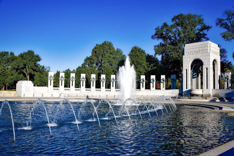 Washington DC: Sightseeing Tour with Potomac River Cruise - Memorial row: the WWII, veterans, and Marine Corps moments