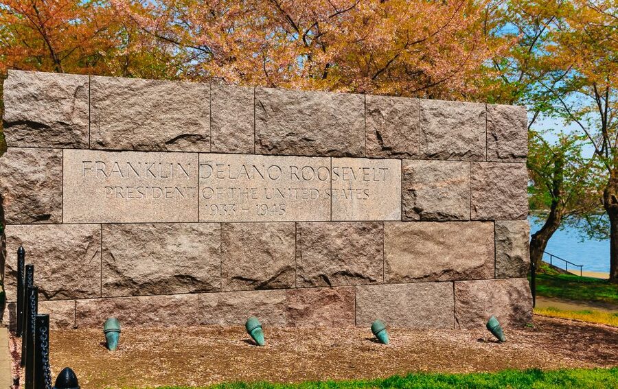 Washington DC: Sightseeing Tour with Potomac River Cruise - Should you book this Potomac River Cruise and Monuments tour?
