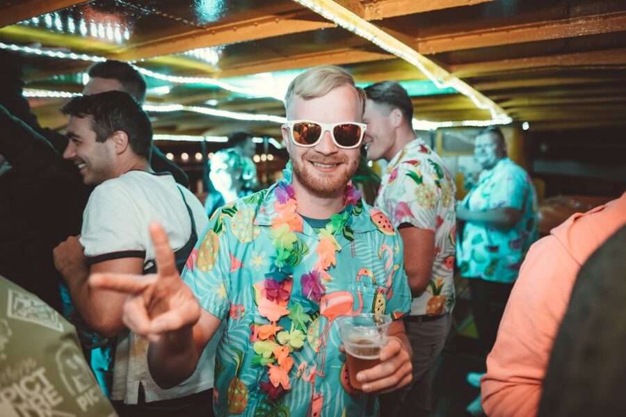 Wroclaw: Oder River Boat Party with Unlimited Drinks - Photos: photographer plus booth print-outs that actually help