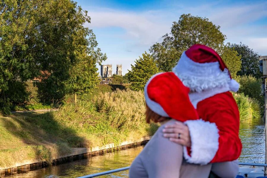 York: Festive River Cruise With Mulled Wine & Mince Pie - The heated saloon, toilets, and bar setup