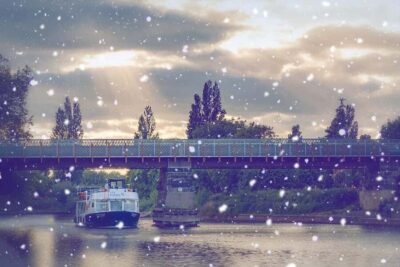 York: Festive River Cruise With Mulled Wine & Mince Pie - What’s included: mulled wine, tea, coffee, and a mince pie