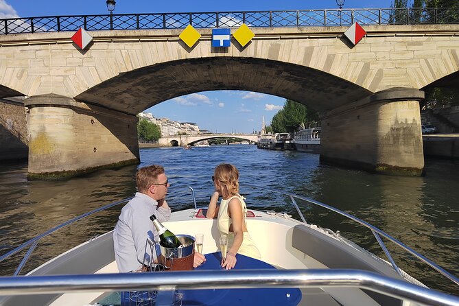 Your Private boat Captain Guide Explore Historical Paris - Île de la Cité: the cradle of Paris from the river’s perspective